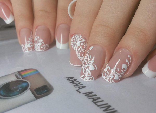 Маникюр французский с рисунком