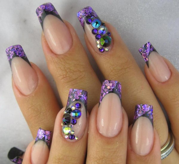 Маникюр цветной френч с камнями
