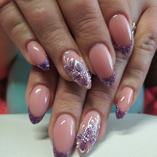 Разноцветный френч на миндалевидную форму 2021