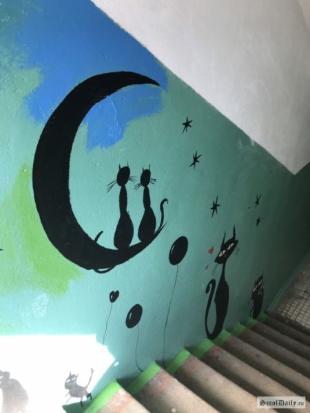 Украсить стену в подъезде