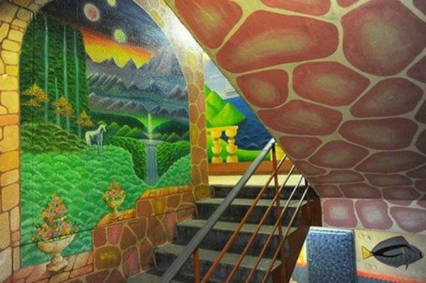 Декор в подъезде