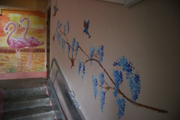 Роспись стен лестницы