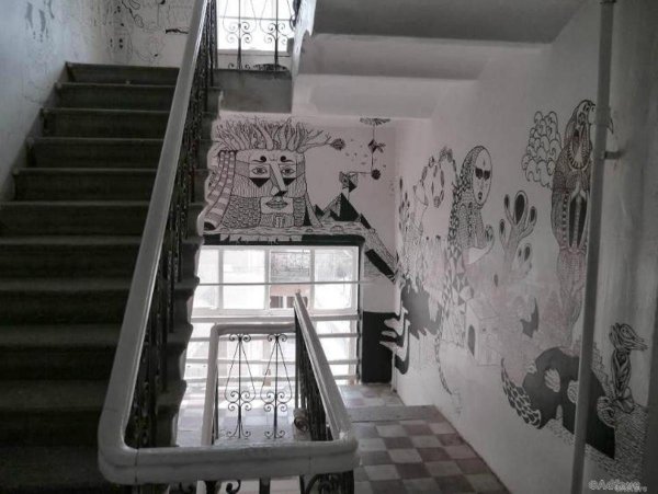 Рисование на стенах в подъезде
