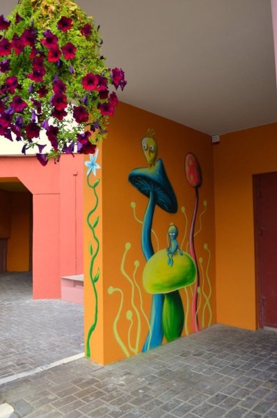 Роспись стен в подъезде