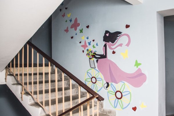 Роспись стен в подъезде