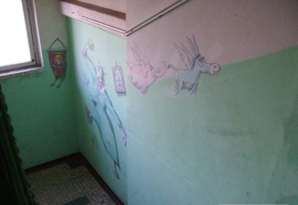 Роспись стен в подъезде