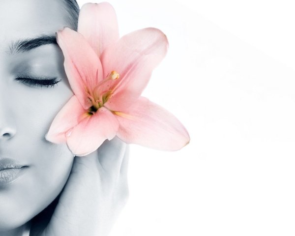 Девушка косметология косметика