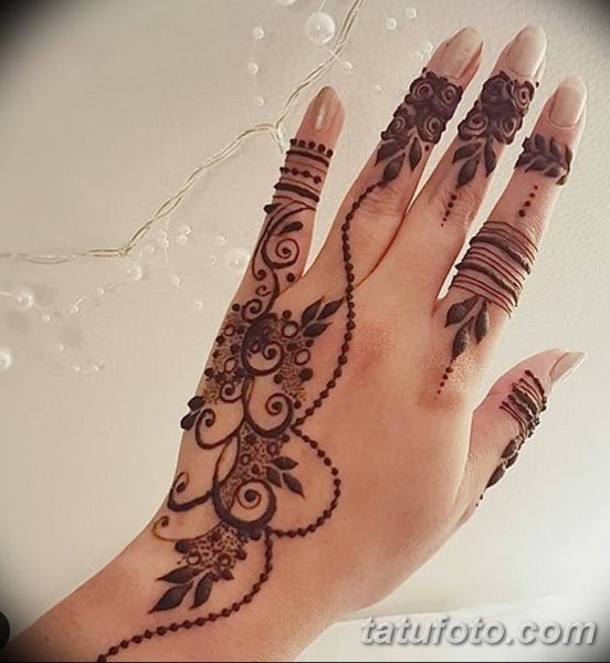 Рисунок хной на руке легкий