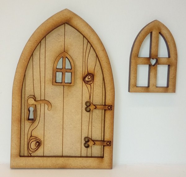 Дверь Сказочная на белом фоне