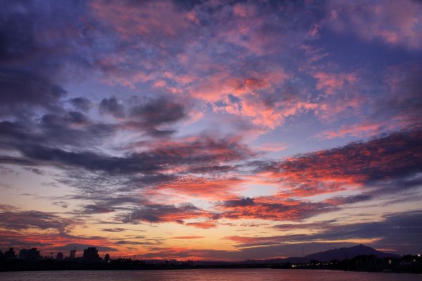 Художник Alena Aenami