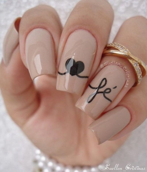 Одуванчик на ногтях