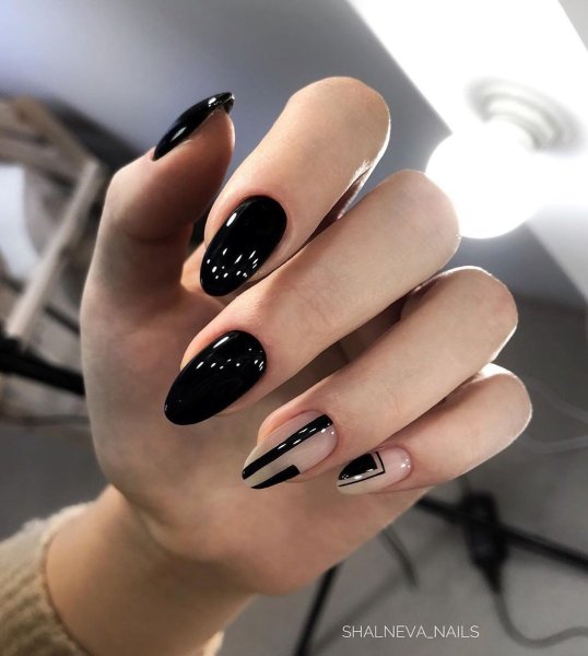 Ногти чёрные с белым
