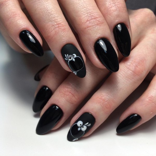 Черно белый маникюр