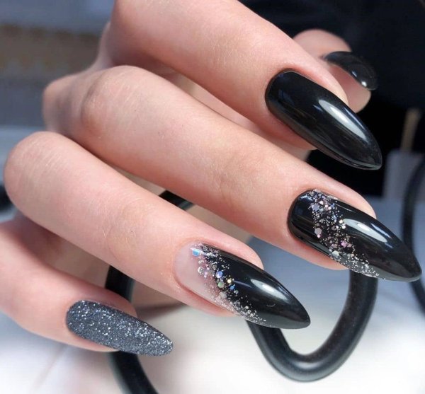 Ногти в музыкальном стиле