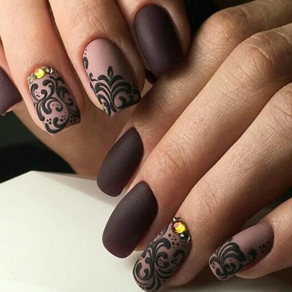 Коричневый маникюр