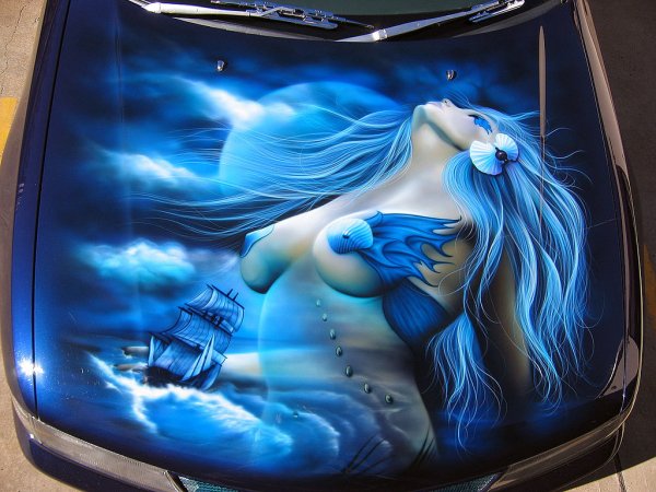 Машина в мультяшном стиле