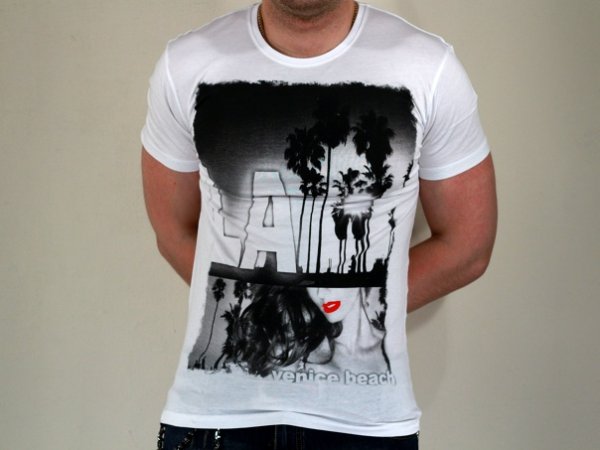 Принт на черную футболку мужчине