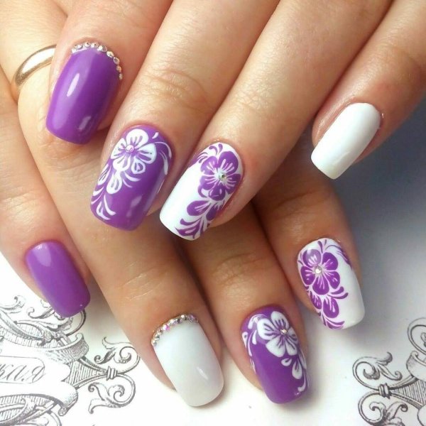 Сиреневые ногти