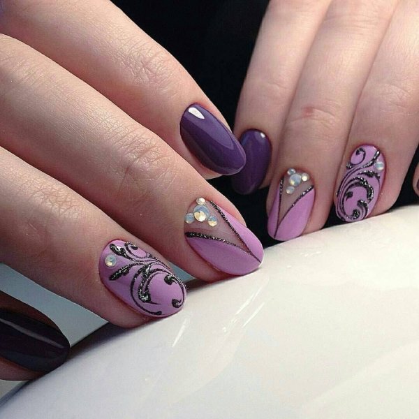 Красивый маникюр в сиреневых тонах