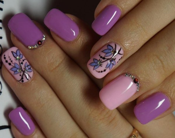 Яркие сиреневые ногти