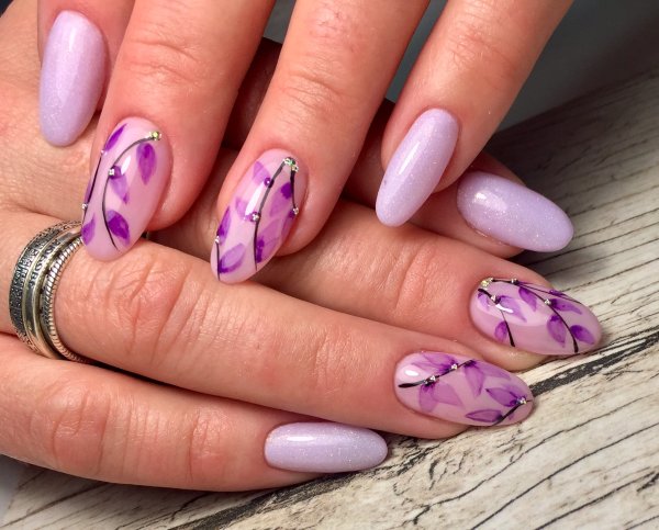 Сиреневые ногти