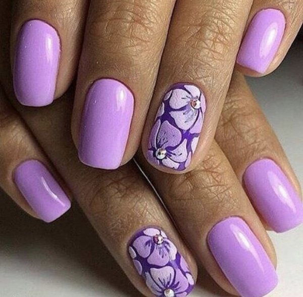 Маникюр с цветами