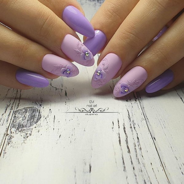 Лиловый маникюр