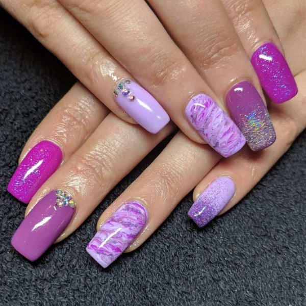 Летний маникюр сиреневый