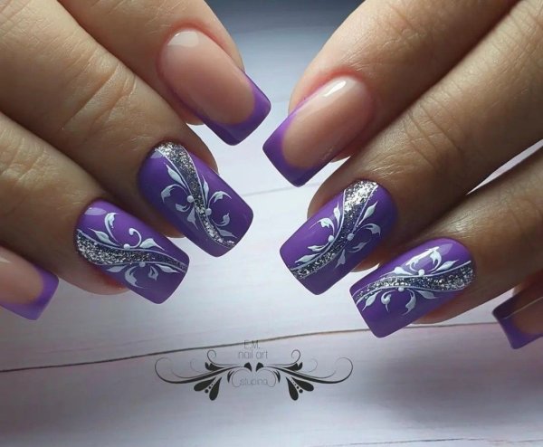 Белый френч на ногтях