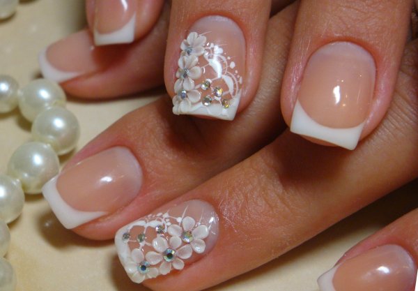 Свадебные ногти с лепкой