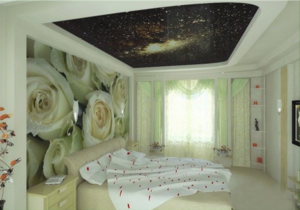 Натяжные потолки с фотопечатью для спальни