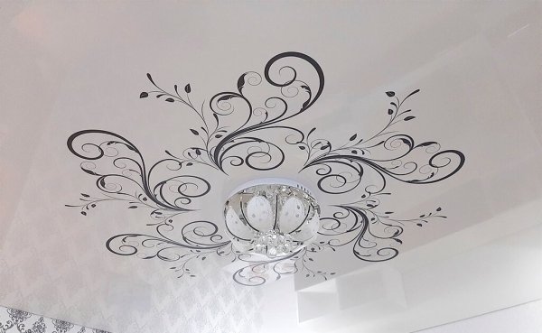 Рисунок на потолке