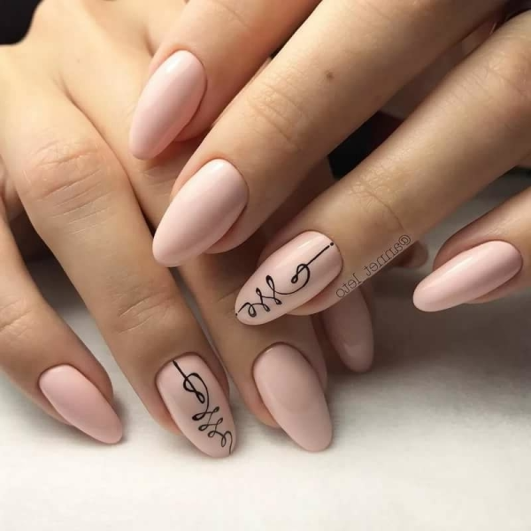 Маникюр со стразами