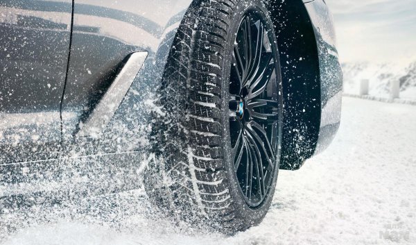 Зимние шины на снегу