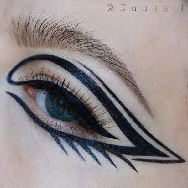 Макияж с узорами на глазах