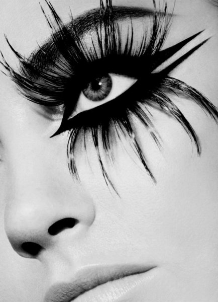 Бабочка на глазах подводкой