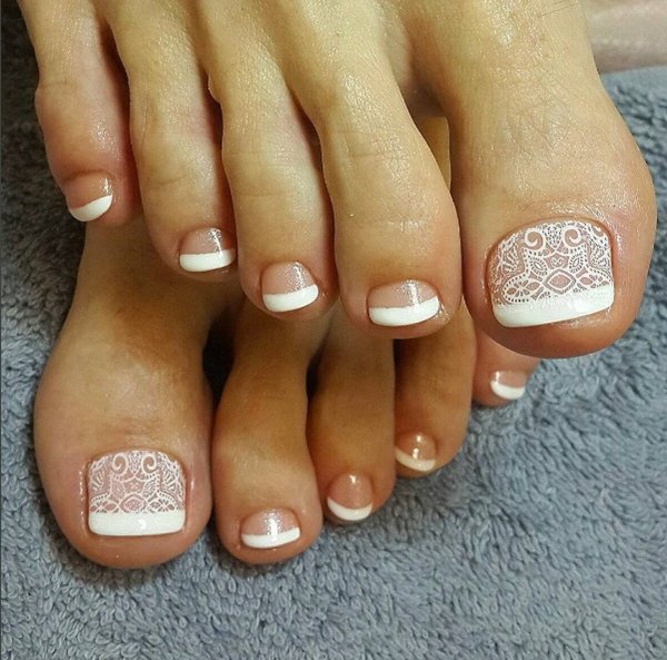 Педикюр френч