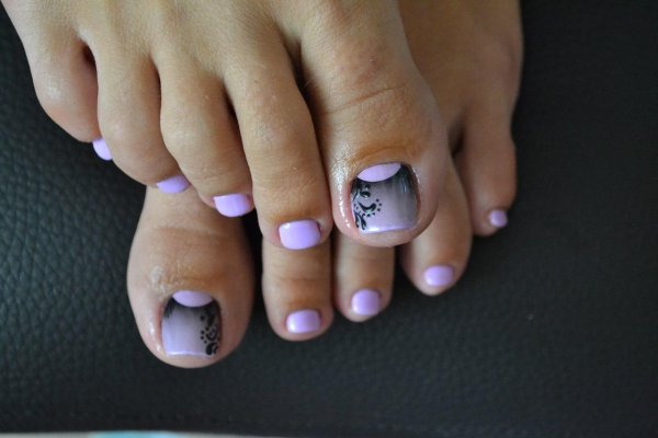 Педикюр френч