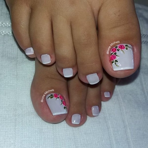 Педикюр с рисунком на большом пальце