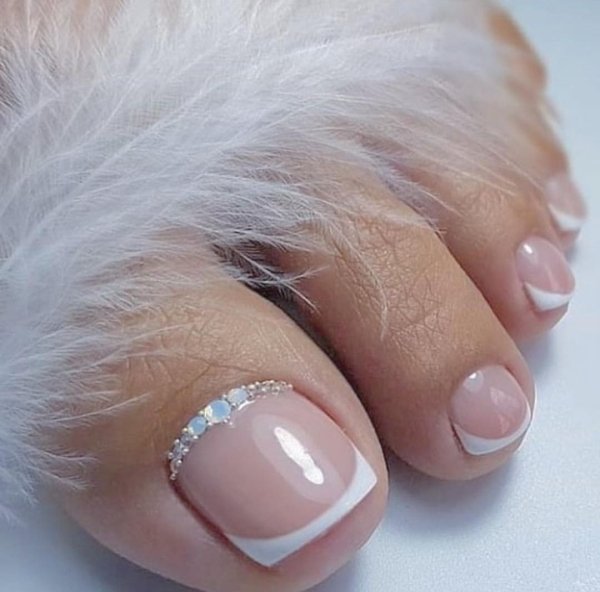 Педикюр френч