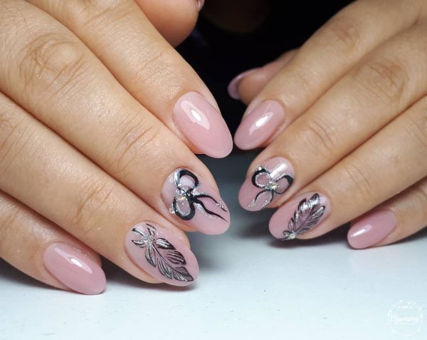 Дизайн ногтей в марте