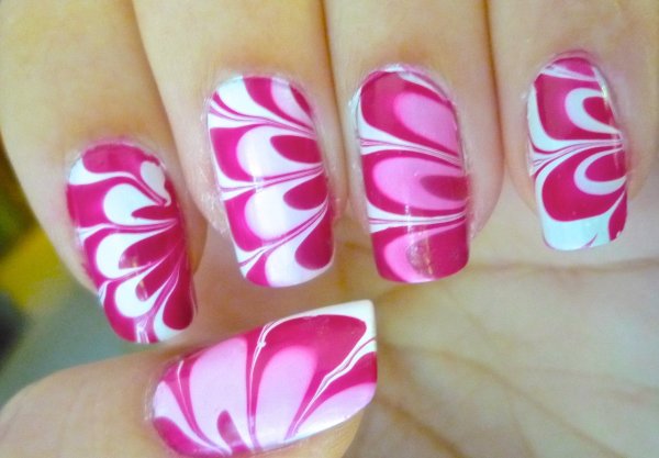 Маникюр водные цветы