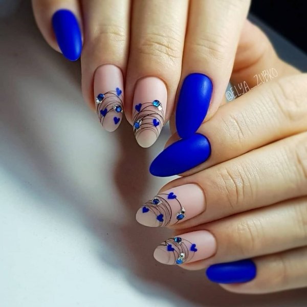 Новогодний маникюр с лунками