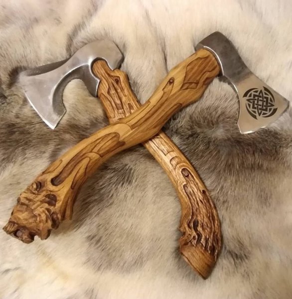 Рисунок на топорище