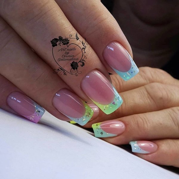 Маникюр лето 2022 зеленый френч