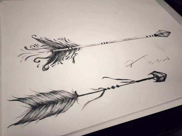 Тату стрела с пером