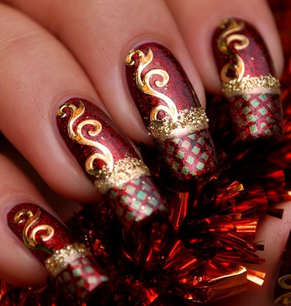 Яркий новогодний маникюр