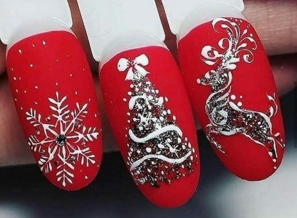 Новогодний маникюр синий