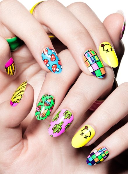 Маникюр со змеей