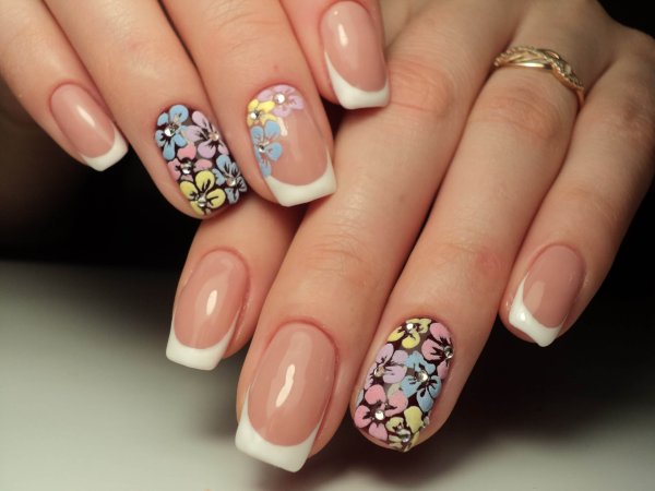 Весенний френч на квадратные ногти